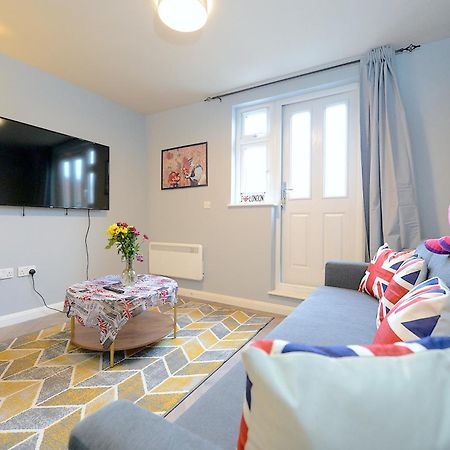 דירות לונדון 2 Bed Terraced Flat Piccadilly Line מראה חיצוני תמונה