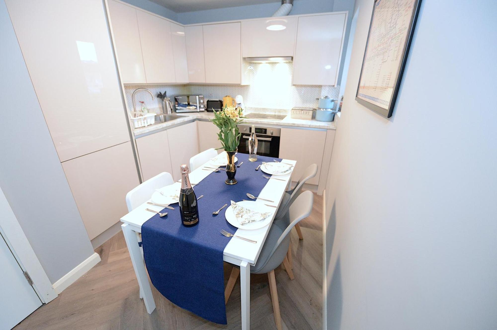 דירות לונדון 2 Bed Terraced Flat Piccadilly Line מראה חיצוני תמונה