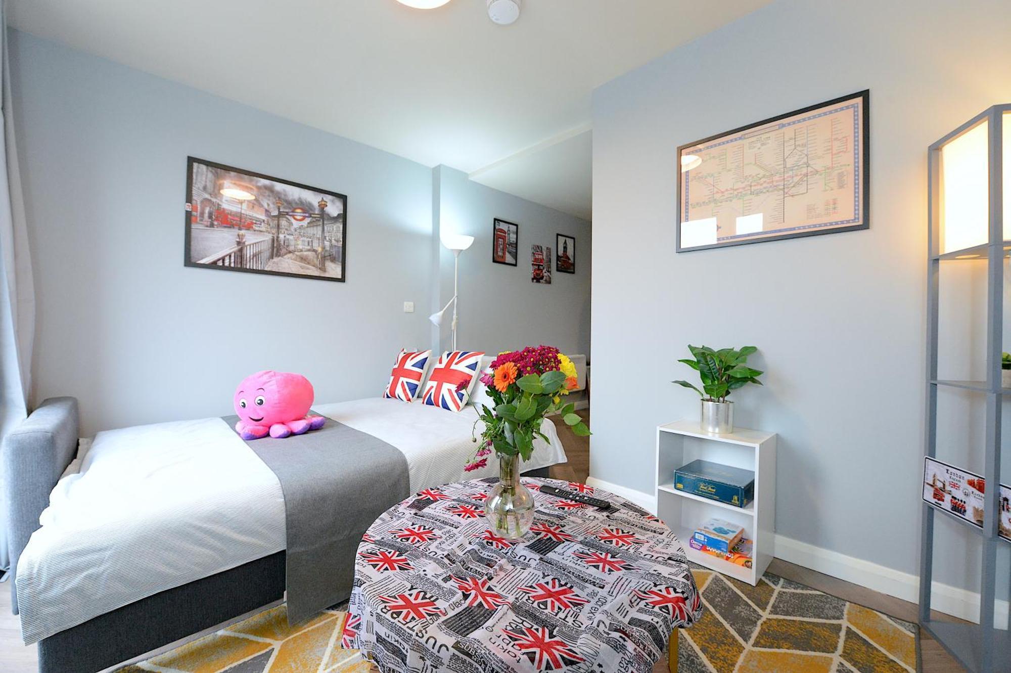 דירות לונדון 2 Bed Terraced Flat Piccadilly Line מראה חיצוני תמונה