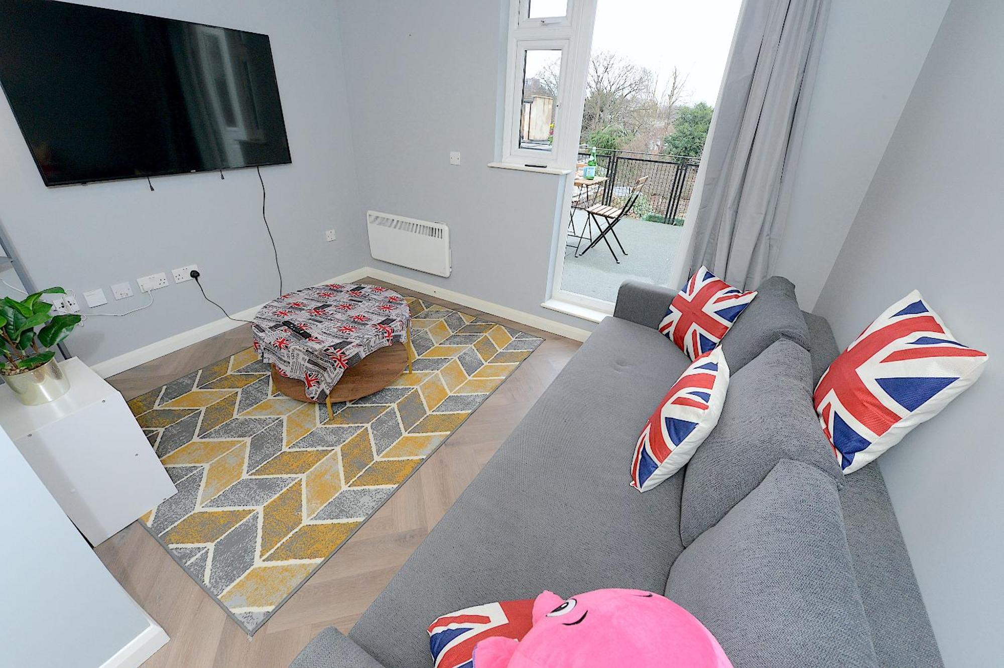 דירות לונדון 2 Bed Terraced Flat Piccadilly Line מראה חיצוני תמונה