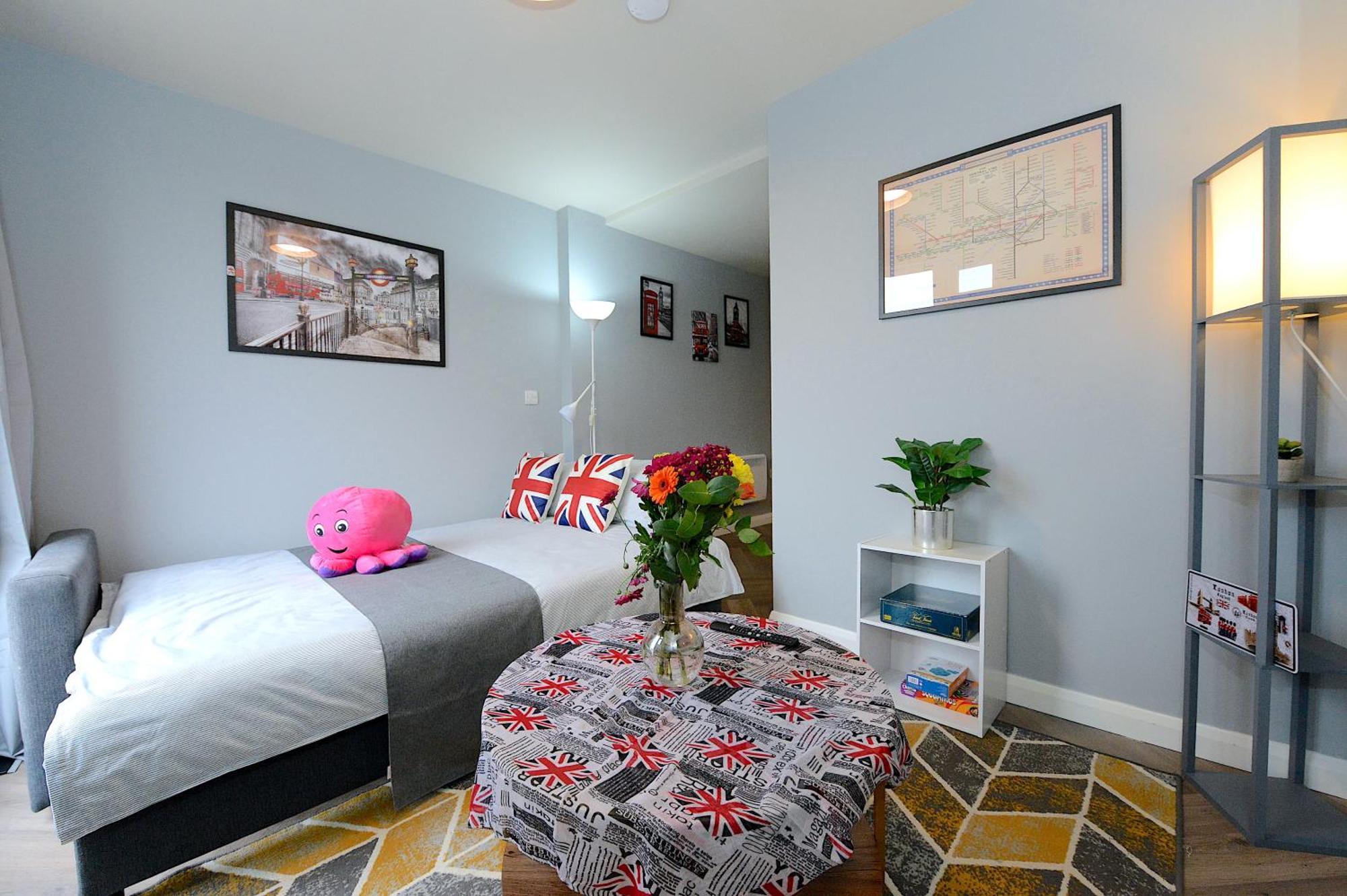 דירות לונדון 2 Bed Terraced Flat Piccadilly Line מראה חיצוני תמונה