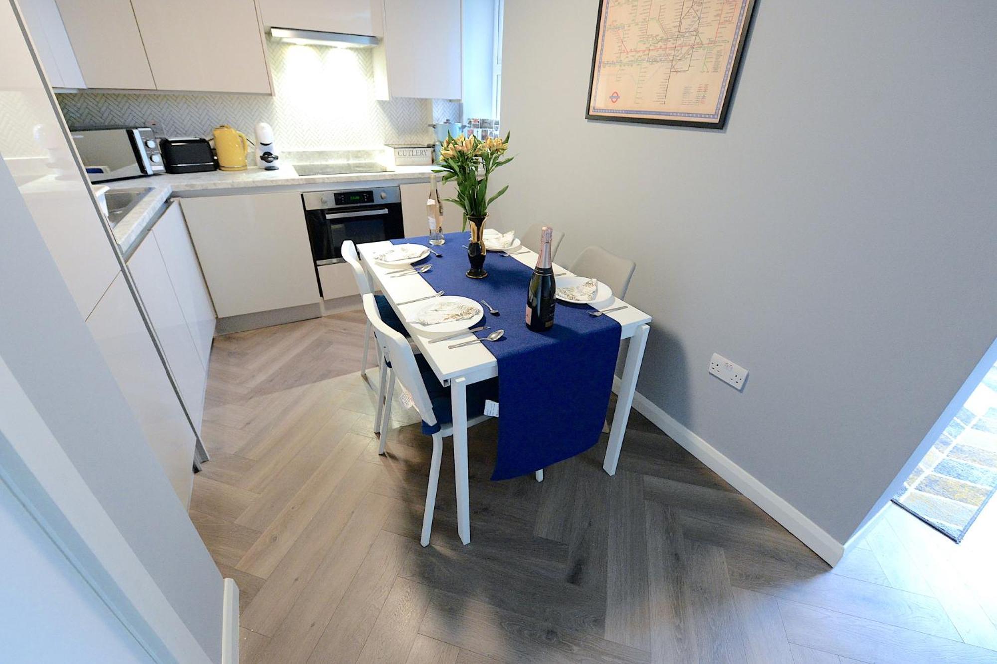 דירות לונדון 2 Bed Terraced Flat Piccadilly Line מראה חיצוני תמונה