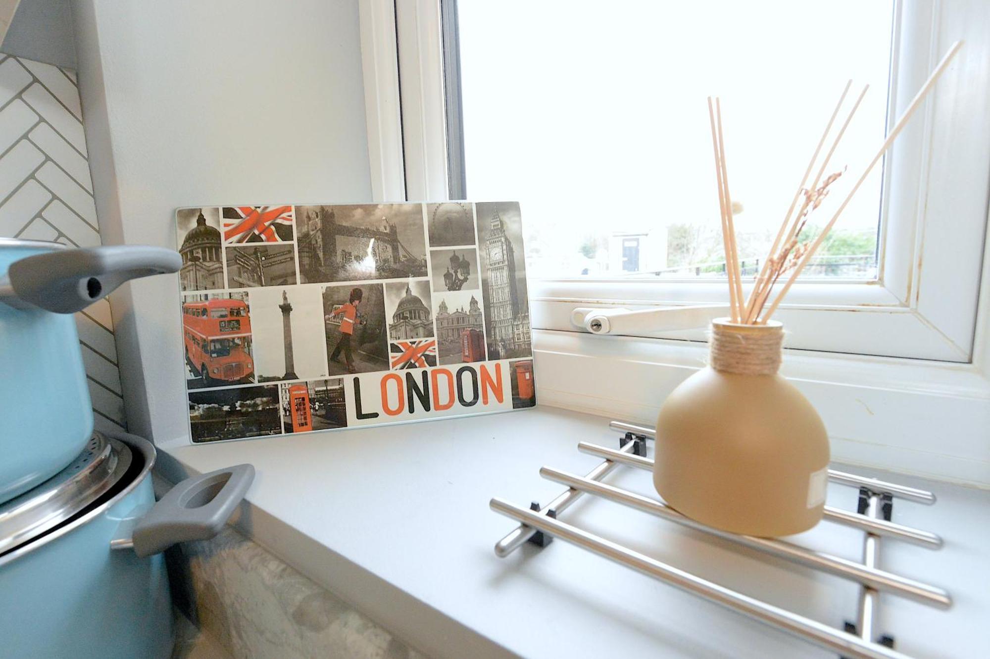 דירות לונדון 2 Bed Terraced Flat Piccadilly Line מראה חיצוני תמונה