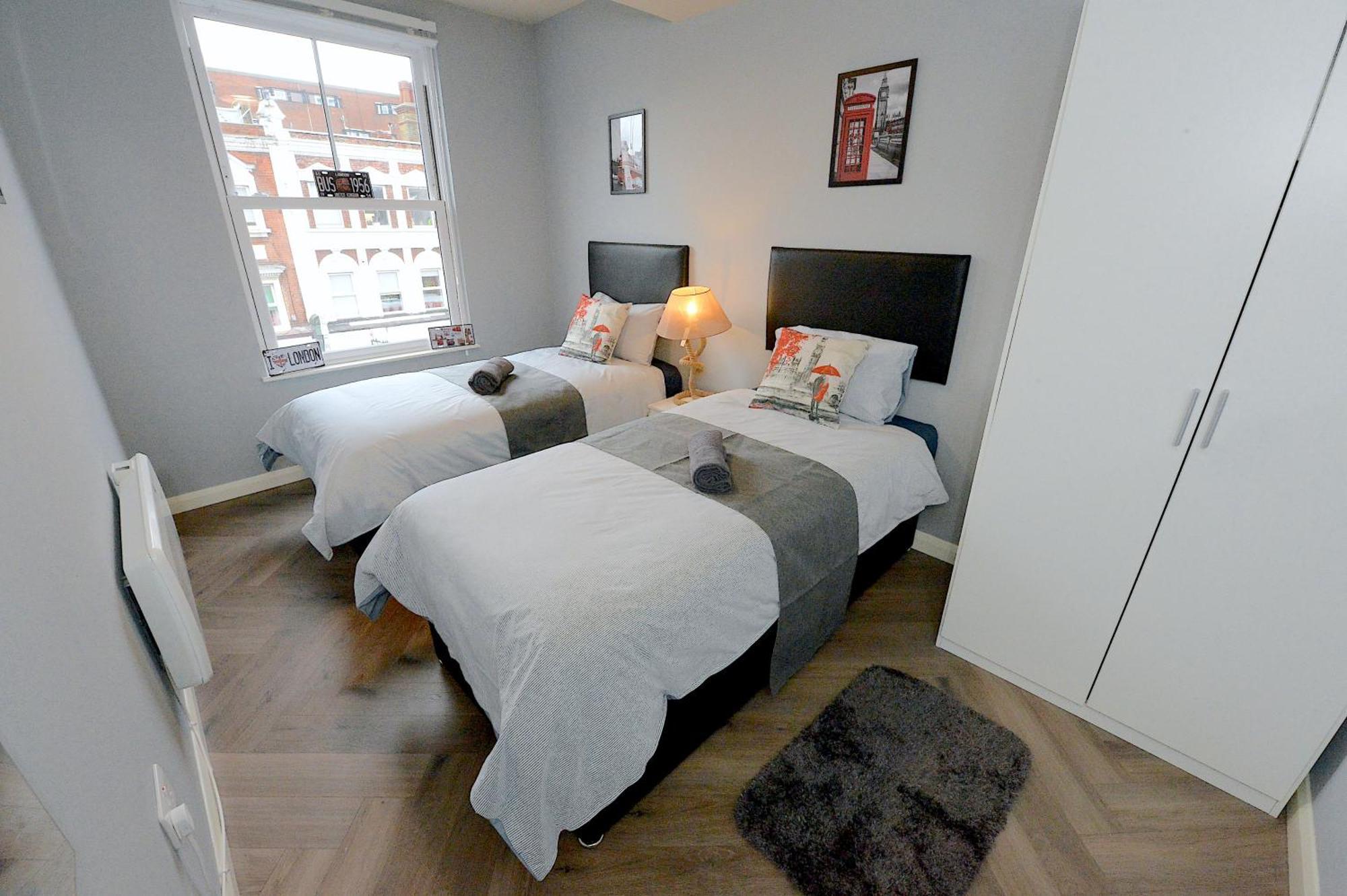 דירות לונדון 2 Bed Terraced Flat Piccadilly Line מראה חיצוני תמונה