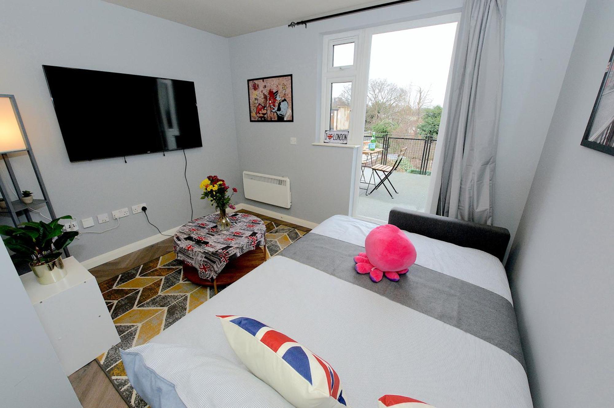 דירות לונדון 2 Bed Terraced Flat Piccadilly Line מראה חיצוני תמונה