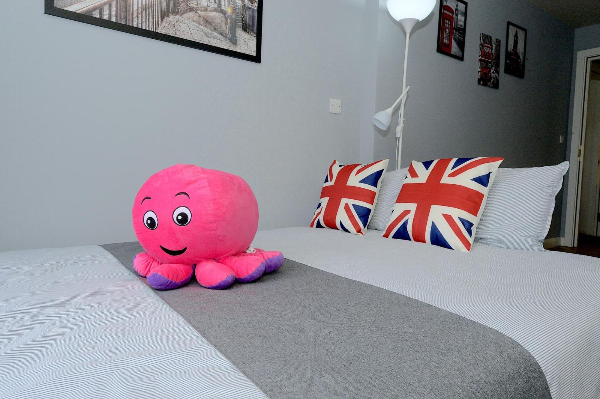 דירות לונדון 2 Bed Terraced Flat Piccadilly Line מראה חיצוני תמונה