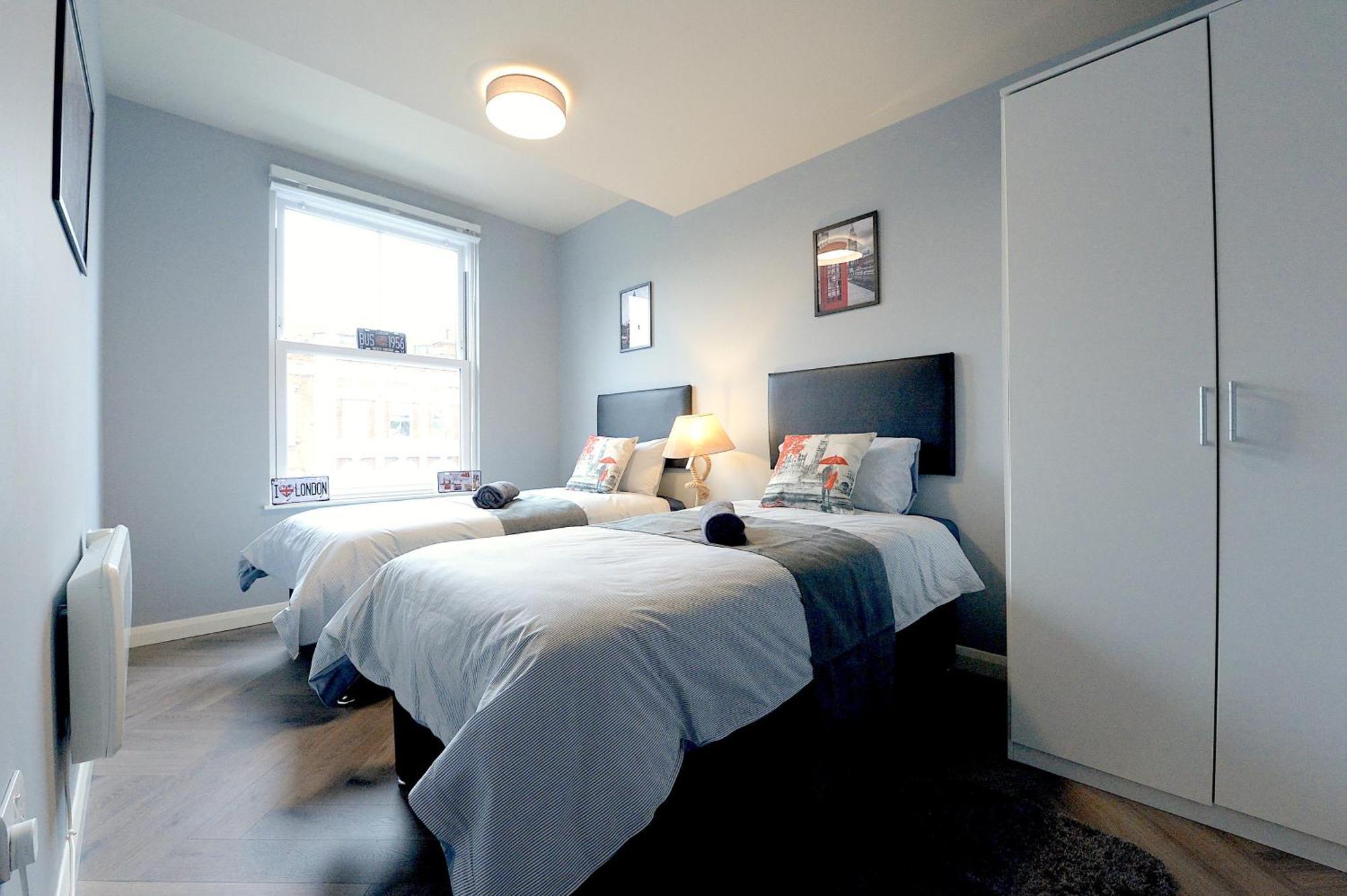 דירות לונדון 2 Bed Terraced Flat Piccadilly Line מראה חיצוני תמונה